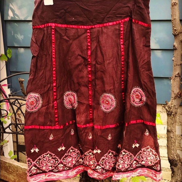 Dresses & Skirts - Indian motif skirt with satinish slip